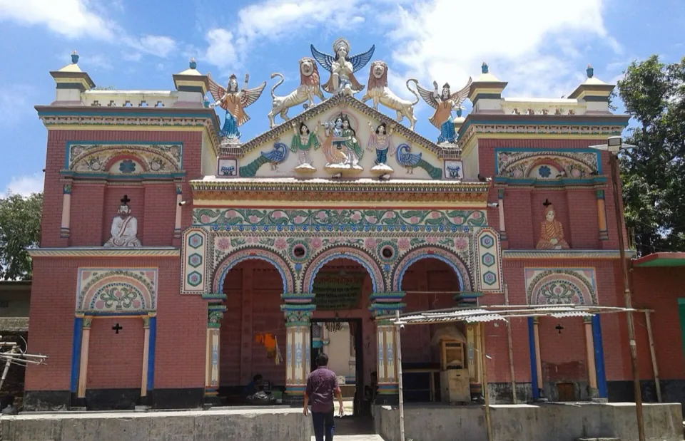 Colourful painted entrance gate of Gopinathpur Temple in Akkelpur
